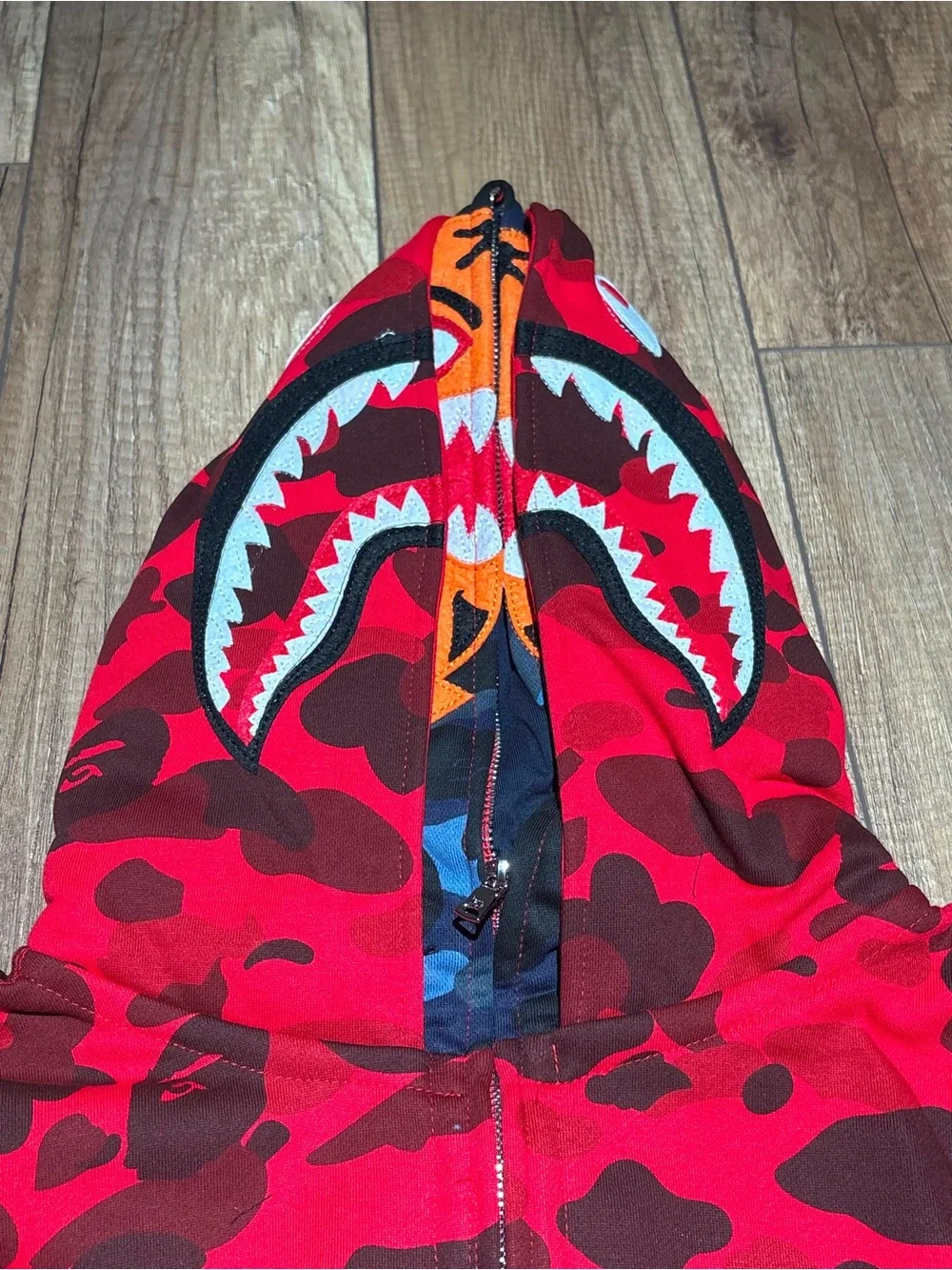 A Bathing Ape BAPE Shark Camo Red Zipper Hoodie Mens Size Large Brand New